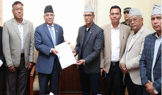 टिङ्कर नाका खुलाउन माग गर्दै प्रधानमन्त्रीलाई ज्ञापन पत्र 